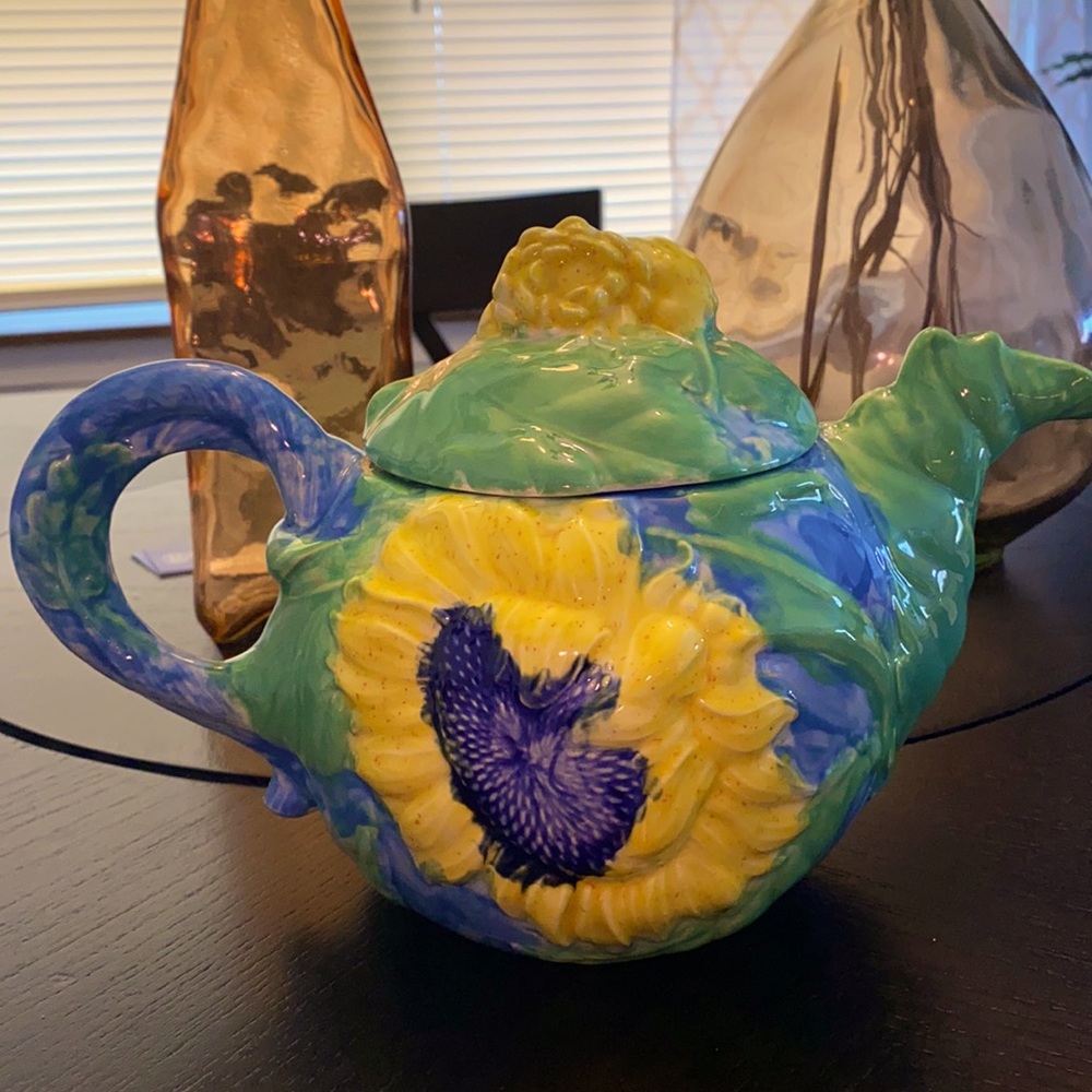 HANDMADE CERAMIC “DAISY”TEA POT
